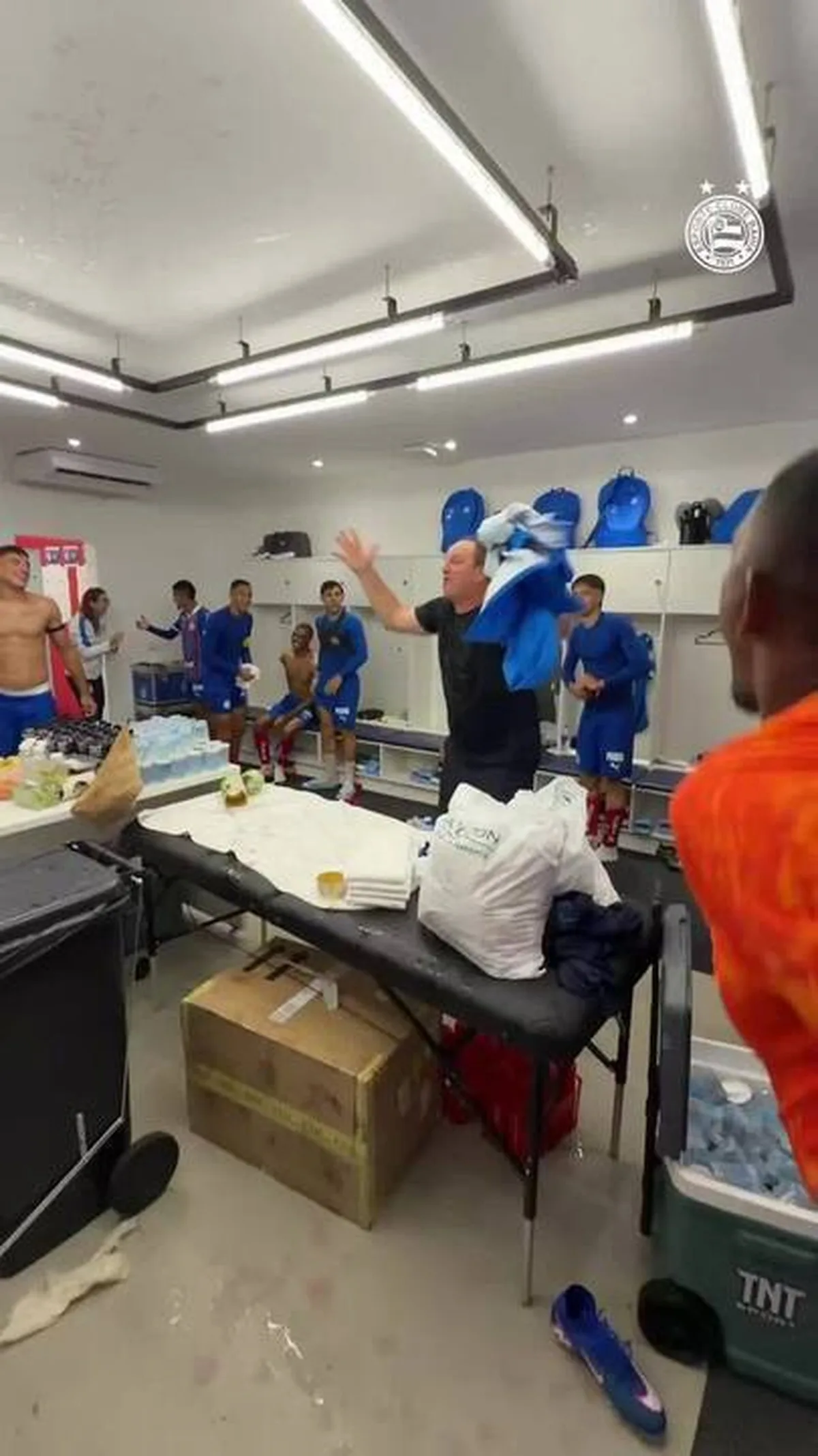 Bahia vence Bragantino e chega a dez jogos invicto no Brasileirão