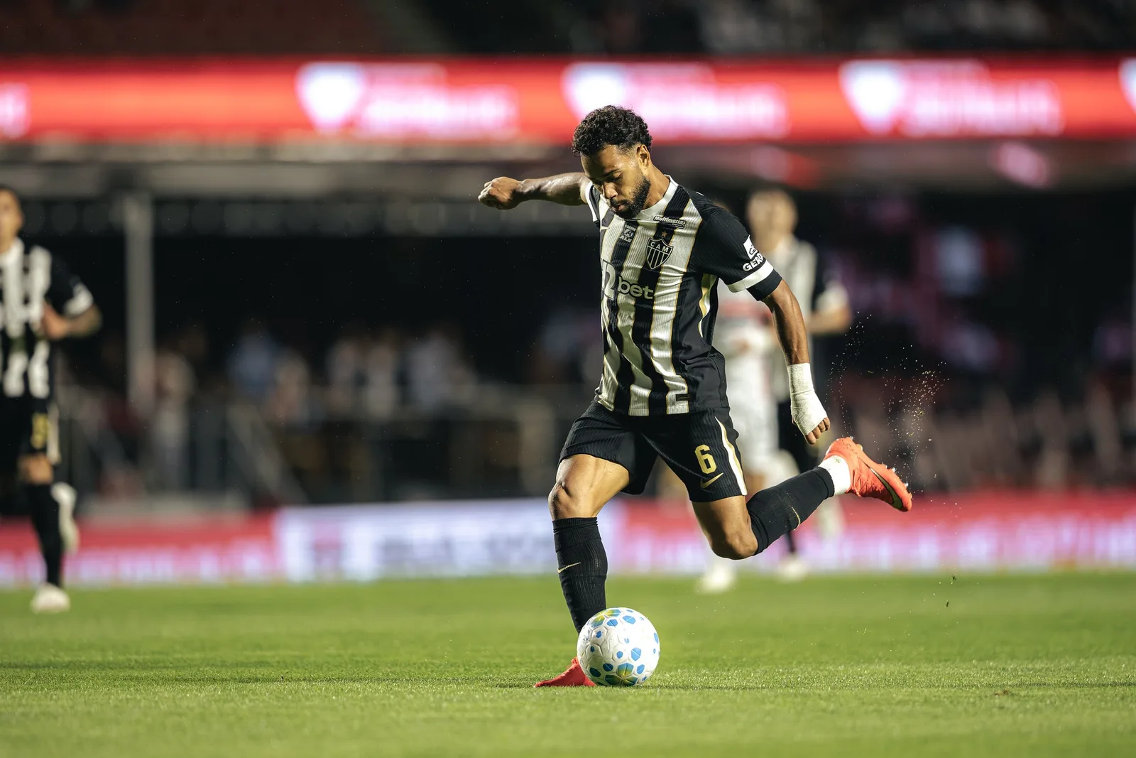 Atlético-MG perde para o São Paulo e tem laterais entre os piores avaliados