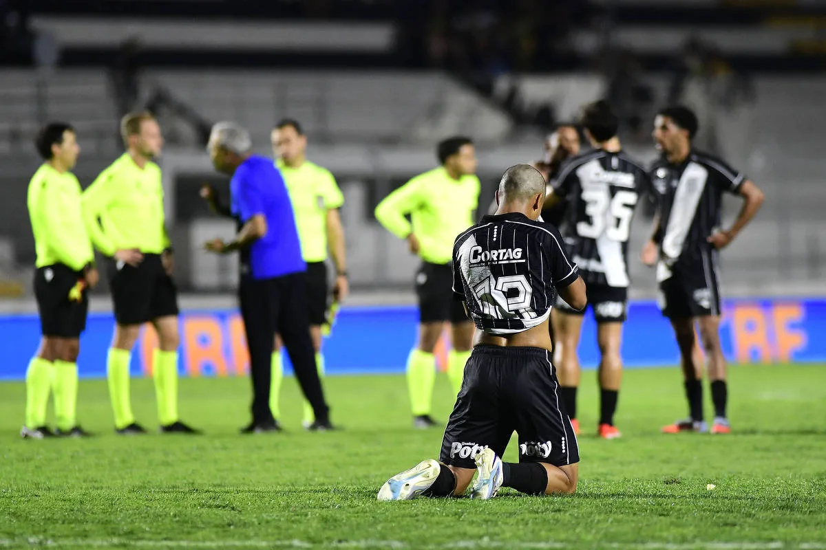 Ponte Preta vive crise, afunda na Série B e discute virar SAF